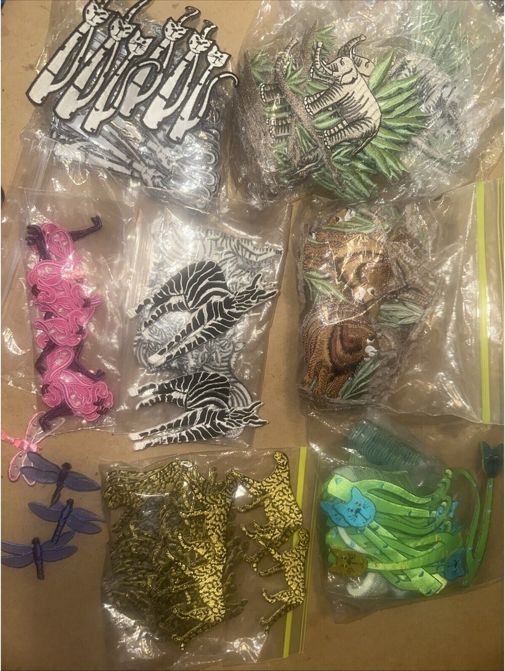 Junk Drawer Lot Of 100 Random Iron On Patches Appliqué All Animals Embroidered